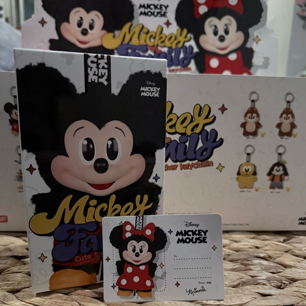 Pop Mart Mickey Family Cute Together “Minnie” Keychain